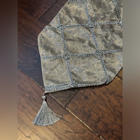 Gorgeous silver table runner - velvet with tassels - 11.5” x 71” - Picture 1 of 5